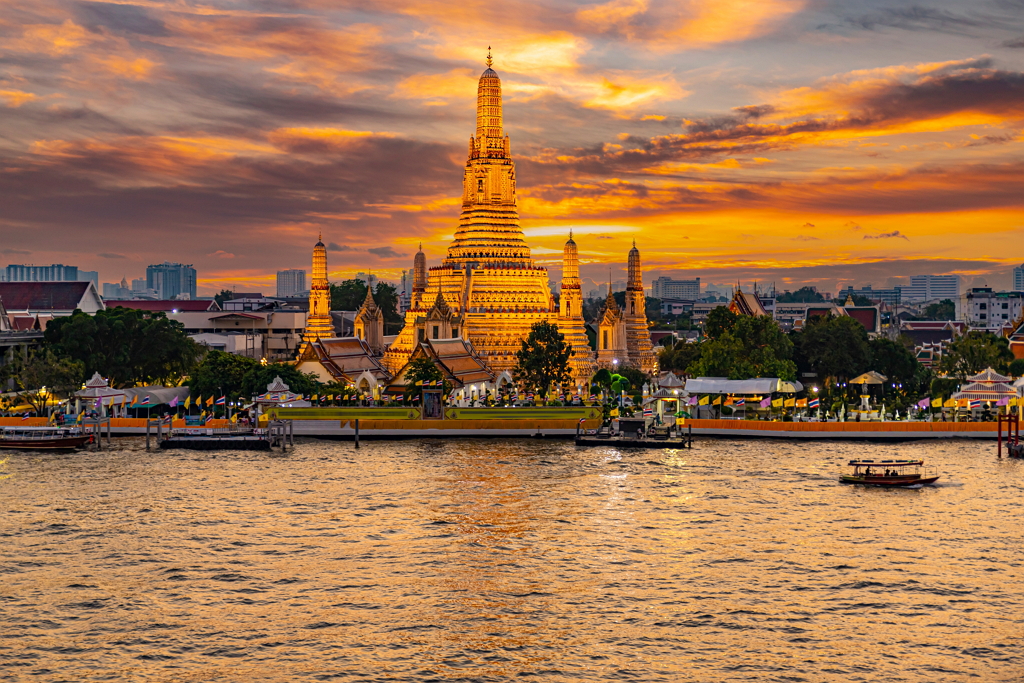 พระปรางวัดอรุณริมเจ้าพระยา